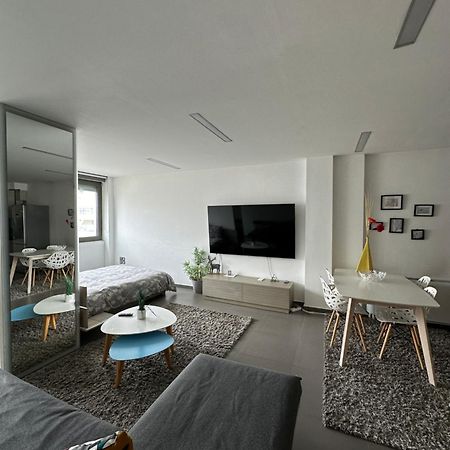 Hitech Appartment Amaliada Buitenkant foto