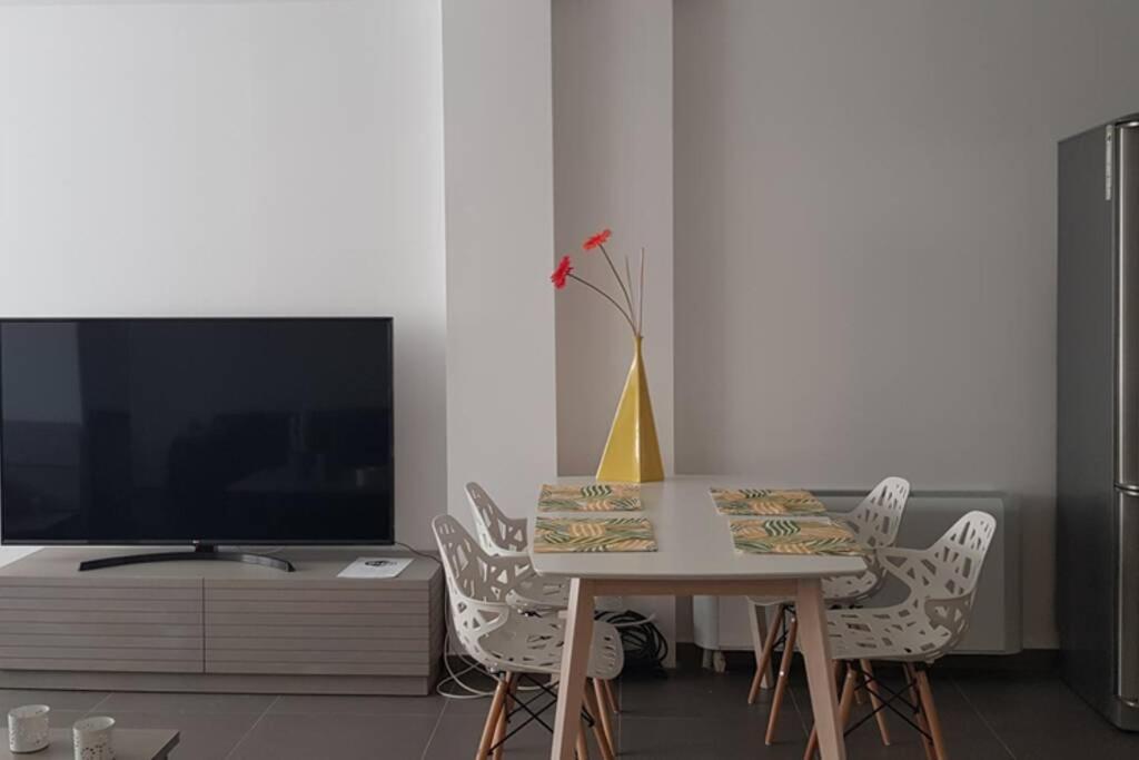 Hitech Appartment Amaliada Buitenkant foto