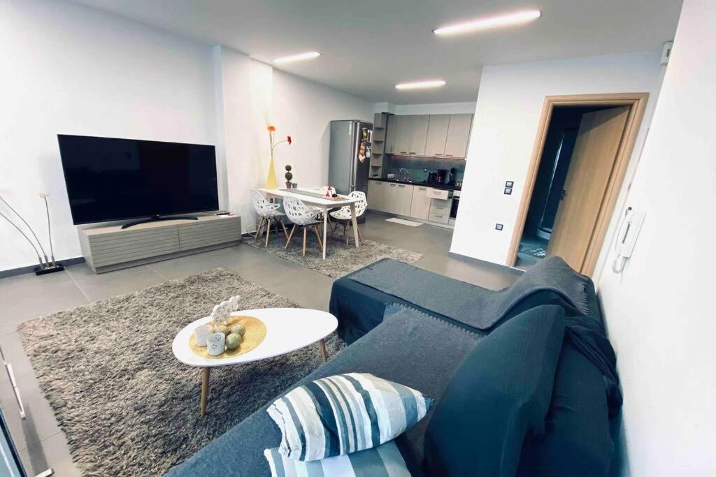 Hitech Appartment Amaliada Buitenkant foto